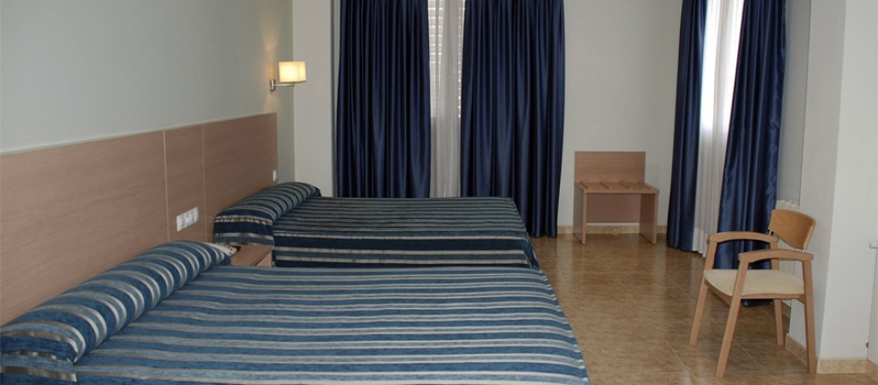 Le choix idéal si vous voyagez avec des enfants. Chambre spacieuse avec 2 lits
mariage.
